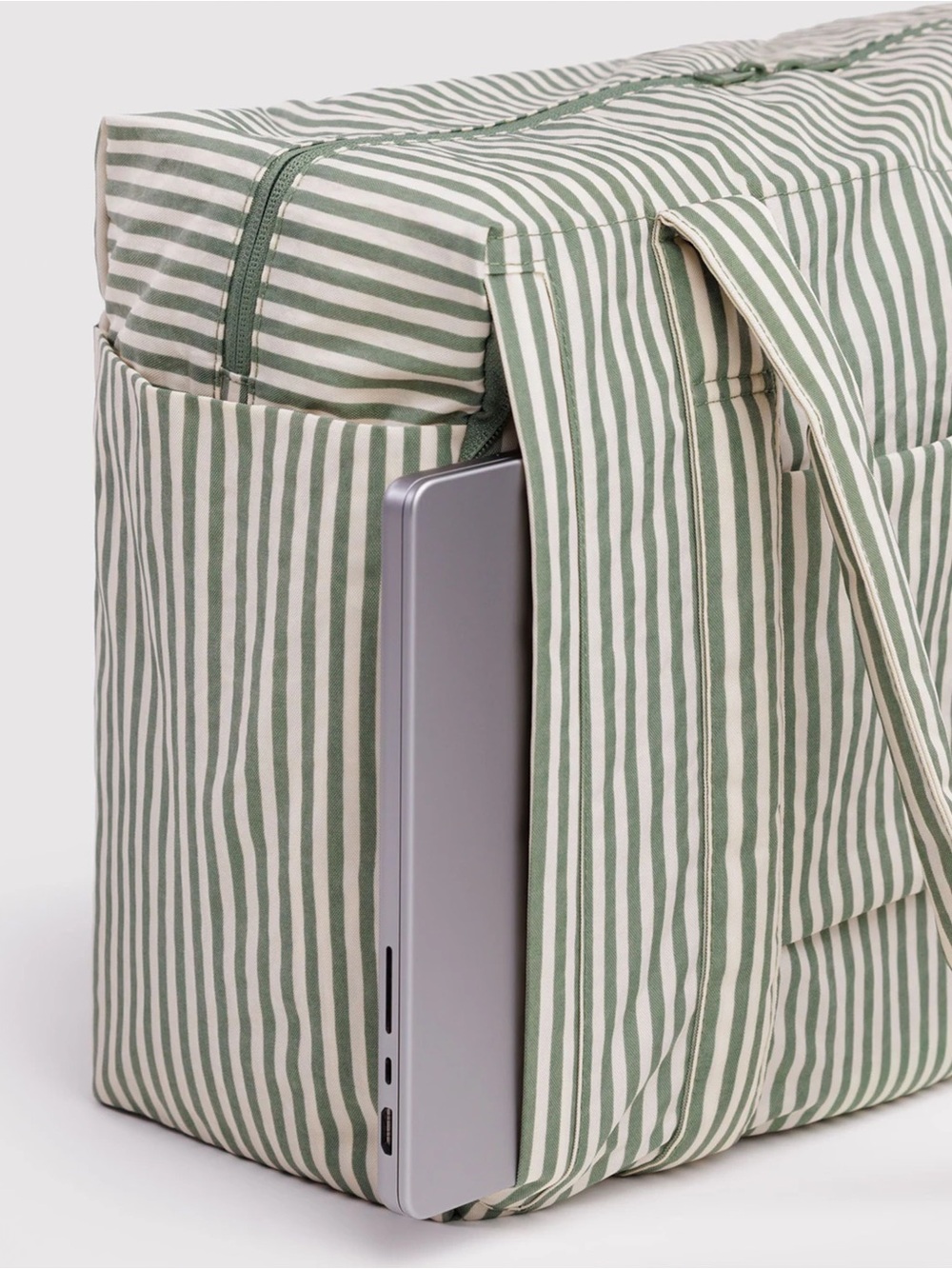 BAGGU Small Cloud Carry-On (Sage Stripe - Out of stock) - Picture 6 of 7